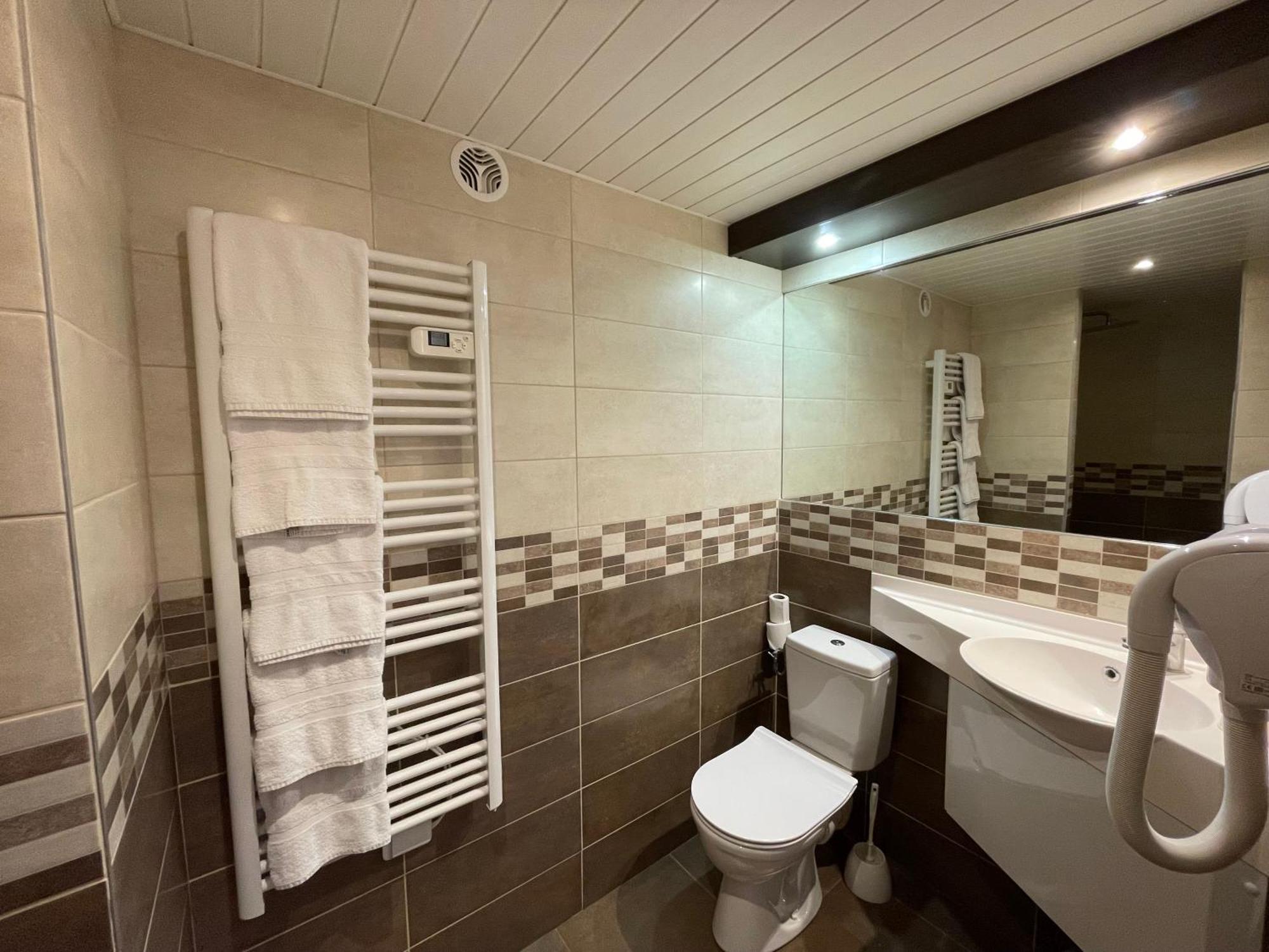 Brit Hotel St-Quentin/Nord Fayet  Exteriér fotografie